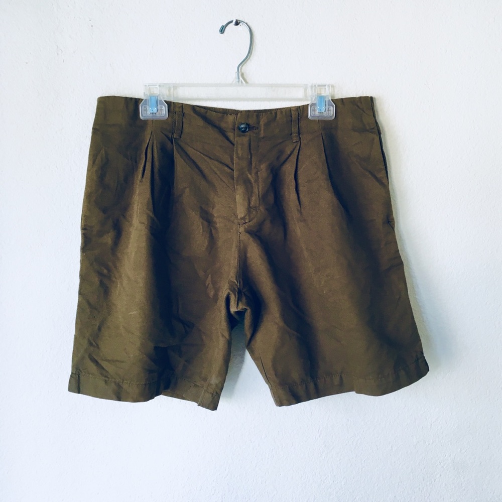 • ZARA pleated front shorts •